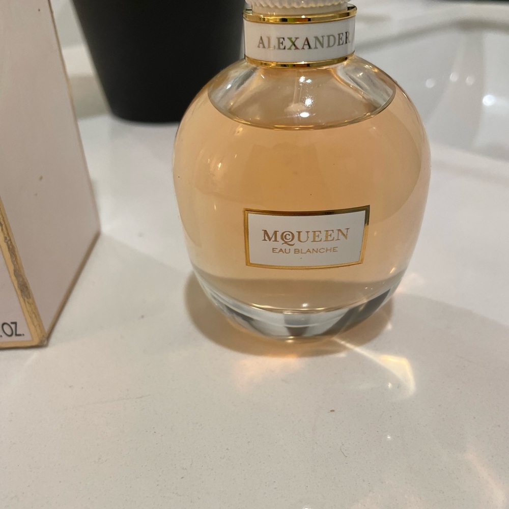 Alexander McQueen Women’s Eau de Perfume Blanche 2.5 Oz perfume Made in … - Picture 7 of 8
